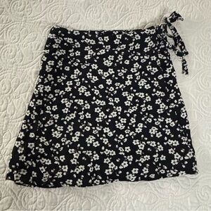 Aeropostale Black Floral Tie-Waist Skirt